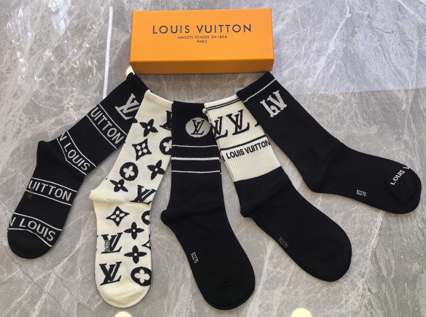 Louis Vuitton Socks(One pair of each style)